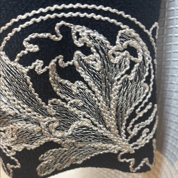 St. John Collection Black Blazer with Notched Lapel & Ornate Embroidery. Size 14 - Picture 8 of 9